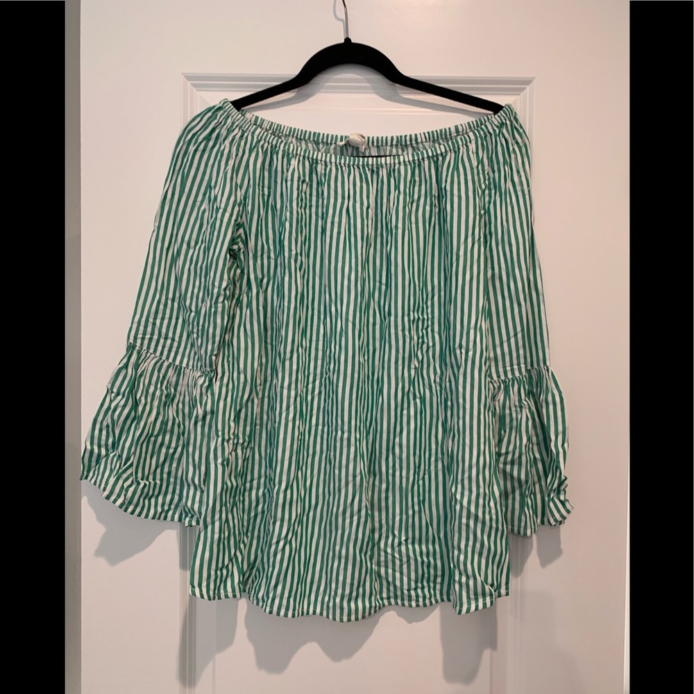 Off the shoulder tee